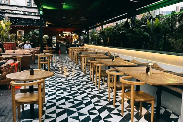 Restaurante Inzolente Rooftop en Medellín